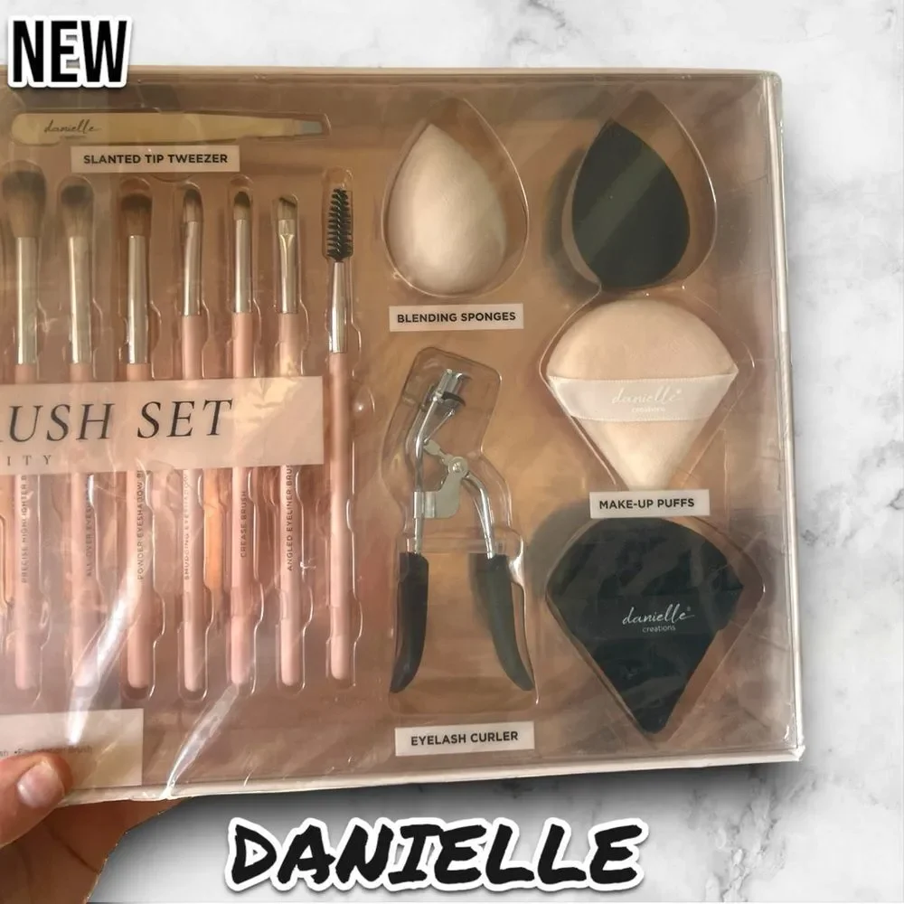🔴New DANIELLE 20 Piece Luxury Make-Up Brush Set